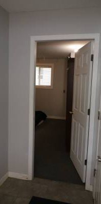 Unfurnished 1 Bed + Den, 1 Bath Lower Suite (Valleycliffe) - Photo 1