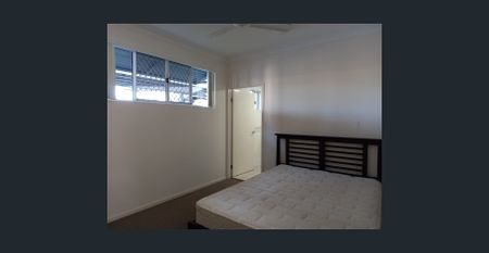 Modern Furnished Ground Floor Unit – Comfort & Convenience - Photo 5