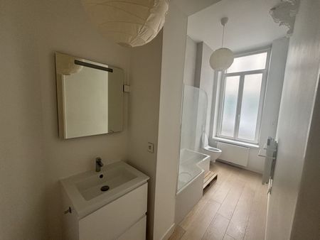 Location Appartement 3 pièces 72m² LILLE 59000 - Photo 4