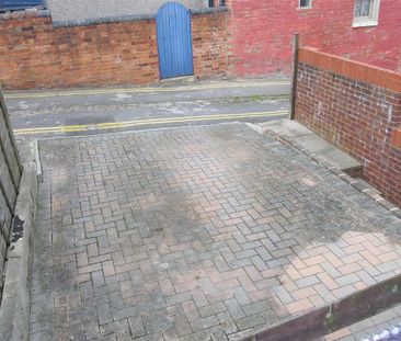 3 bedroom terraced house to rent - Photo 2