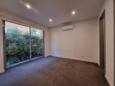 1/6 Prince Edward Avenue, McKinnon VIC 3204 - Townhouse For Rent | Domain - Photo 2