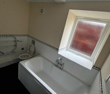 3 bedroom ground floor flat to rent - Photo 5