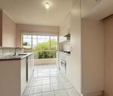 1 Scarborough Square, Mont Albert North - Photo 4
