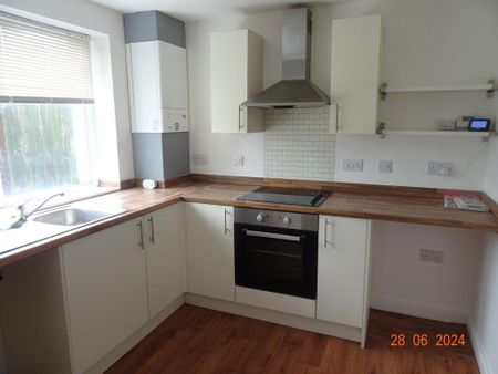 3 bedroom terraced house to rent - Photo 4