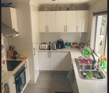 Modern Furnished Room with Private Bathroom, Move in Ready, Ideal f... - Photo 4