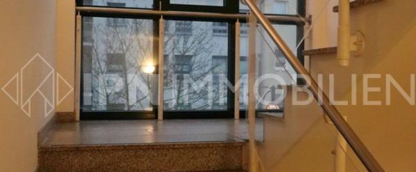Helle Etagenwohnung mit EBK, Tageslicht-Duschbad und Balkon in der östlichen Altstadt - Photo 1