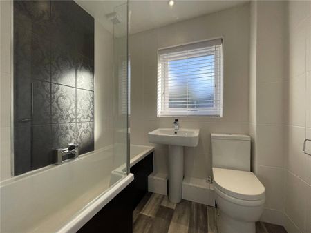 3 bedroom end of terrace house to rent - Photo 4