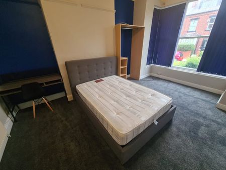 5 Bed - 11 Stanmore Street, Burley, Leeds - LS4 2RS - Student - Photo 3