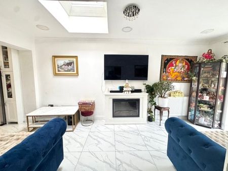 Abbott Road, Poplar E14 0GP, Property for rent - Photo 2