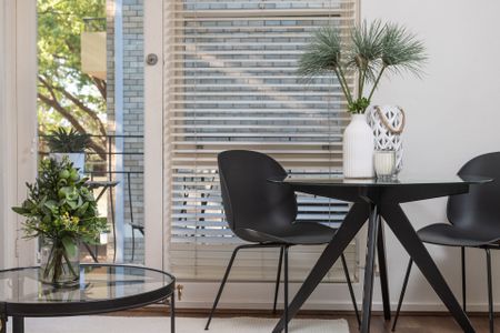 Charming One Bedroom Apartment with Balcony - Photo 5