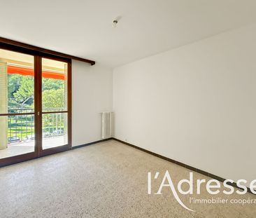 Location appartement 3 pièces, 82.00m², Marseille 08 - Photo 2