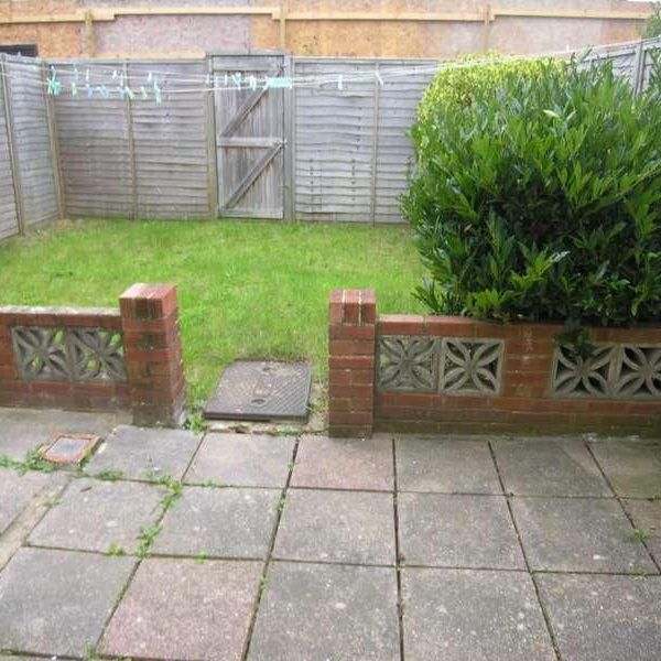Bedroom Semi Detached House In Charminster, BH8 - Photo 1