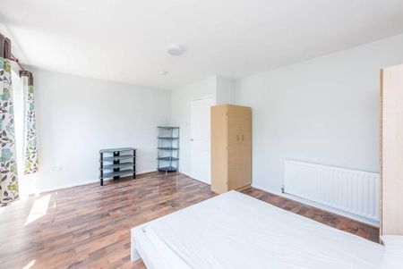 3 bedroom flat to rent - Photo 2