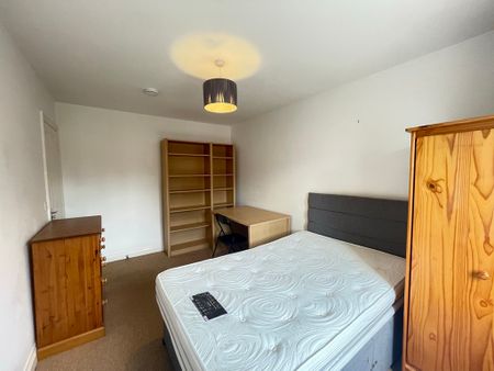 3 bedroom Town House to let - Photo 5