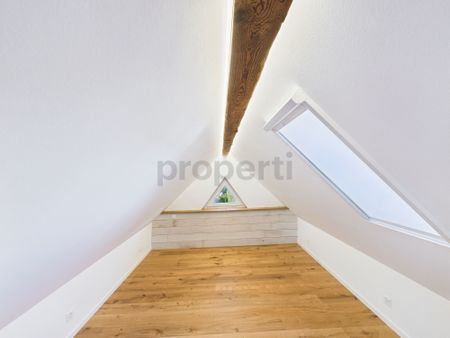 Charmante, exklusive Dachgeschoss-Wohnung mit Galerie & luxuriösem Ausbaustand in Riehen - Foto 2