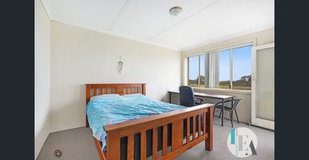 Beach at your back door! - Photo 4