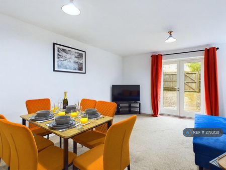 4 bedroom semi-detached house to rent - Photo 4