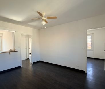 Location Appartement 3 pièces 54m² TOULON 83000 - Photo 2