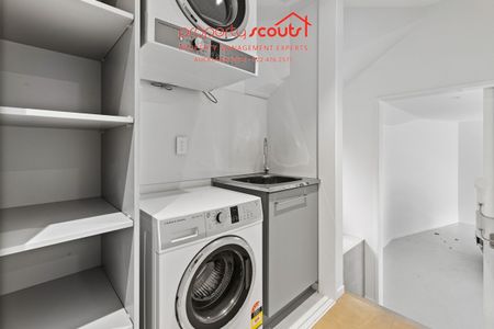 Modern 4-Bedroom Townhouse in Prime Grammar Zone Location - Photo 3