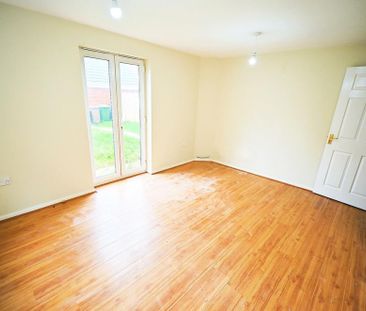 4 bedroom end of terrace house to rent - Photo 3