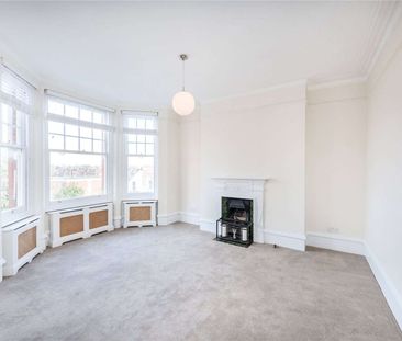 Spacious period apartment within a sought after mansion block in Ch... - Photo 4