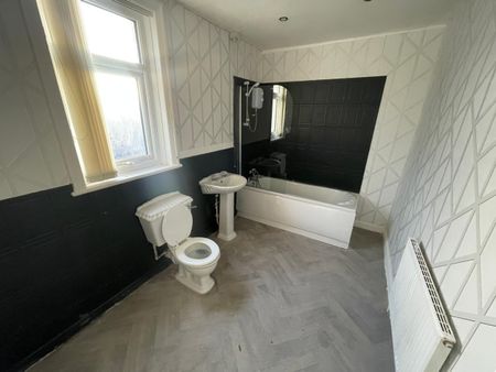 First Floor Flat 163, Bloomfield Road, Blackpool - Photo 5