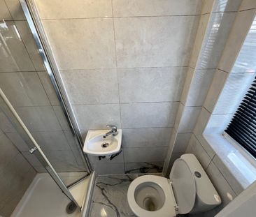 Self contained studio flat close to ilford station- 900 pcm -dss ac... - Photo 4
