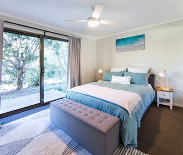 LARGE THREE BEDROOM ARCHITECTURALLY DESIGNED HOME - Photo 6