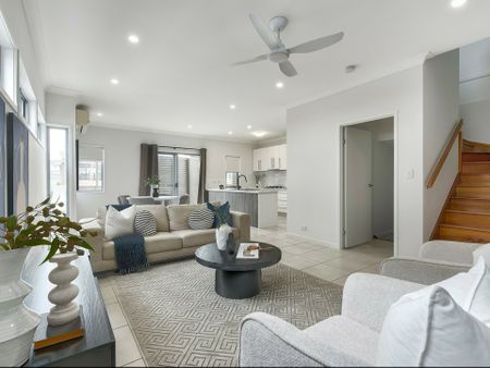 Air Conditioned 3 Bedroom Townhouse In Boutique Gordon Park Complex. Walk To Kedron Brook - Photo 2