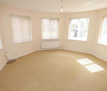 2 bedroom ground floor flat to rent - Photo 2
