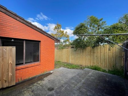 1A Scarlet Ash Drive, Templestowe Lower - Photo 2