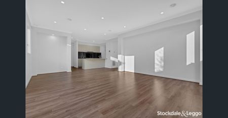 Style & Comfort in a PRIME LOCATION in Mickleham ! - Photo 4