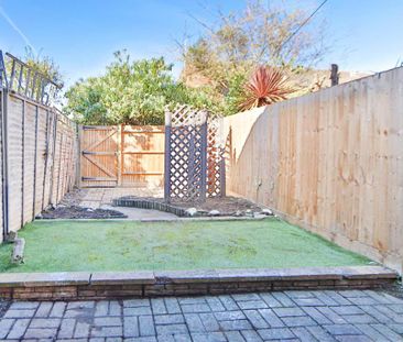 2 bedroom terraced house to rent - Photo 4