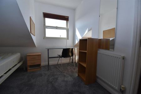 5 bedroom apartment to rent - Photo 3