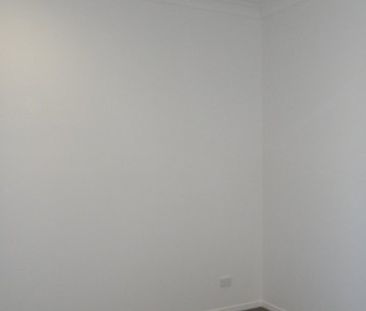 Modern Family Home in Prime Coomera Location - Photo 5