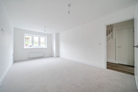3 bedroom semi-detached house to rent - Photo 2
