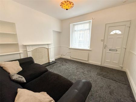 2 bedroom end of terrace house to rent - Photo 2