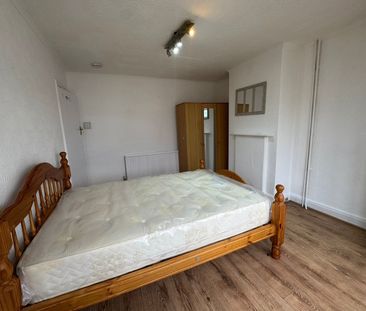 Room in a Shared House, Cleveley Crescent, W5 - Photo 3