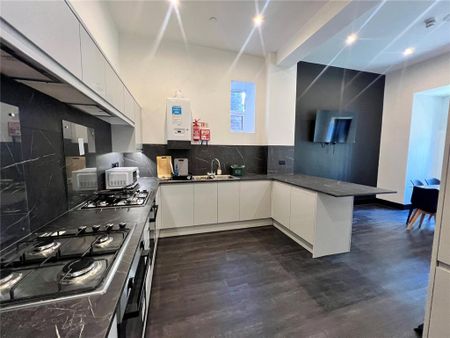 1 bedroom in a house share to rent - Photo 2