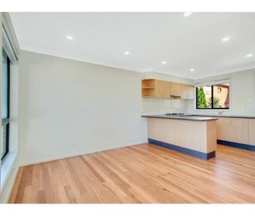 2 / 17 Railway Crescent, North Wollongong, NSW 2500 - Photo 2