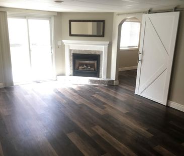 1017 Waterbury Cres - Lower Unit - ALL INCLUSIVE 1 bed, 1 bath - Photo 2