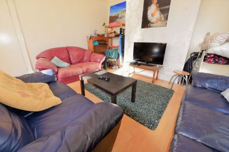 7 bedroom House in & 2 Knowle Road, Leeds - Photo 3