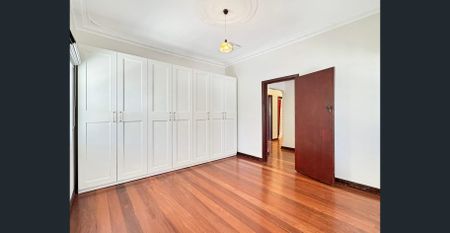 Charm and Convenience - Photo 3