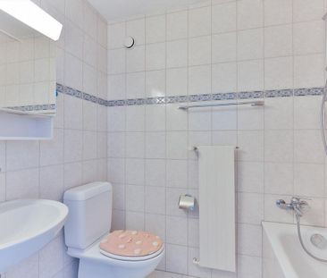 Helle und ruhige Wohnung mit Balkon - Foto 4