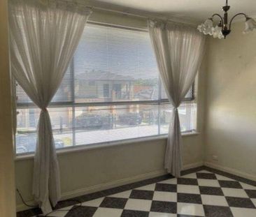 Spacious 3-Bedroom Upstairs Unit in Prime Woodville West Location - Photo 2