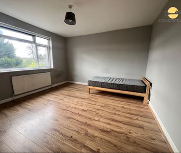 5 Bed Detached House, Linden Road, LU4 - Photo 4
