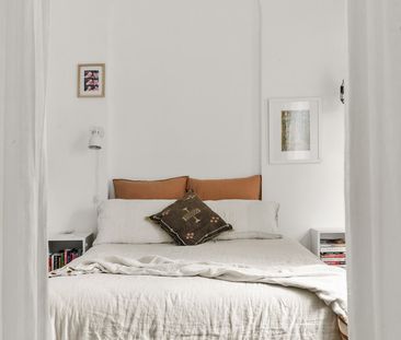 Chic Urban Oasis: Renovated Apartment in New Farm's Vibrant Heart - Photo 3