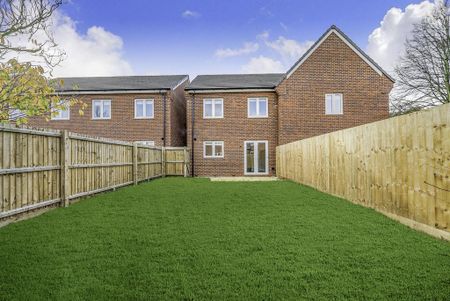 3 bedroom semi-detached house to rent - Photo 2