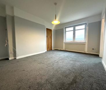 3 bedroom flat to rent - Photo 4