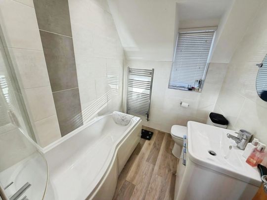 3 bedroom House To Let Total Size: 969 SQ FT - Photo 1